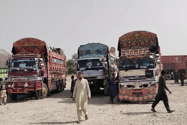 تړلې لار او سړه هوا؛ چمن کې سلګونه افغان کورنۍ له ماشومانو سره هېواد ته د اوښتو په تمه دي