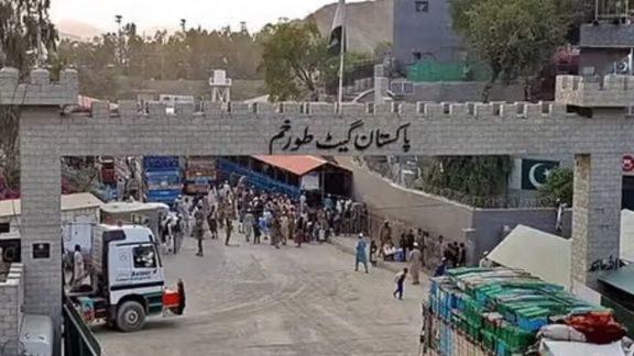 Torkham Border Reopens for Passengers, Sources Confirm