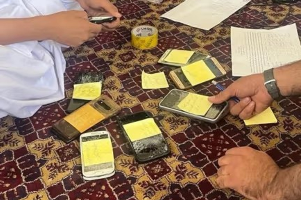 د بامیان پوهنتون یو محصل: په پوهنتون کې د موبایل لرلو له امله طالبانو ټول محصلین ګواښلي