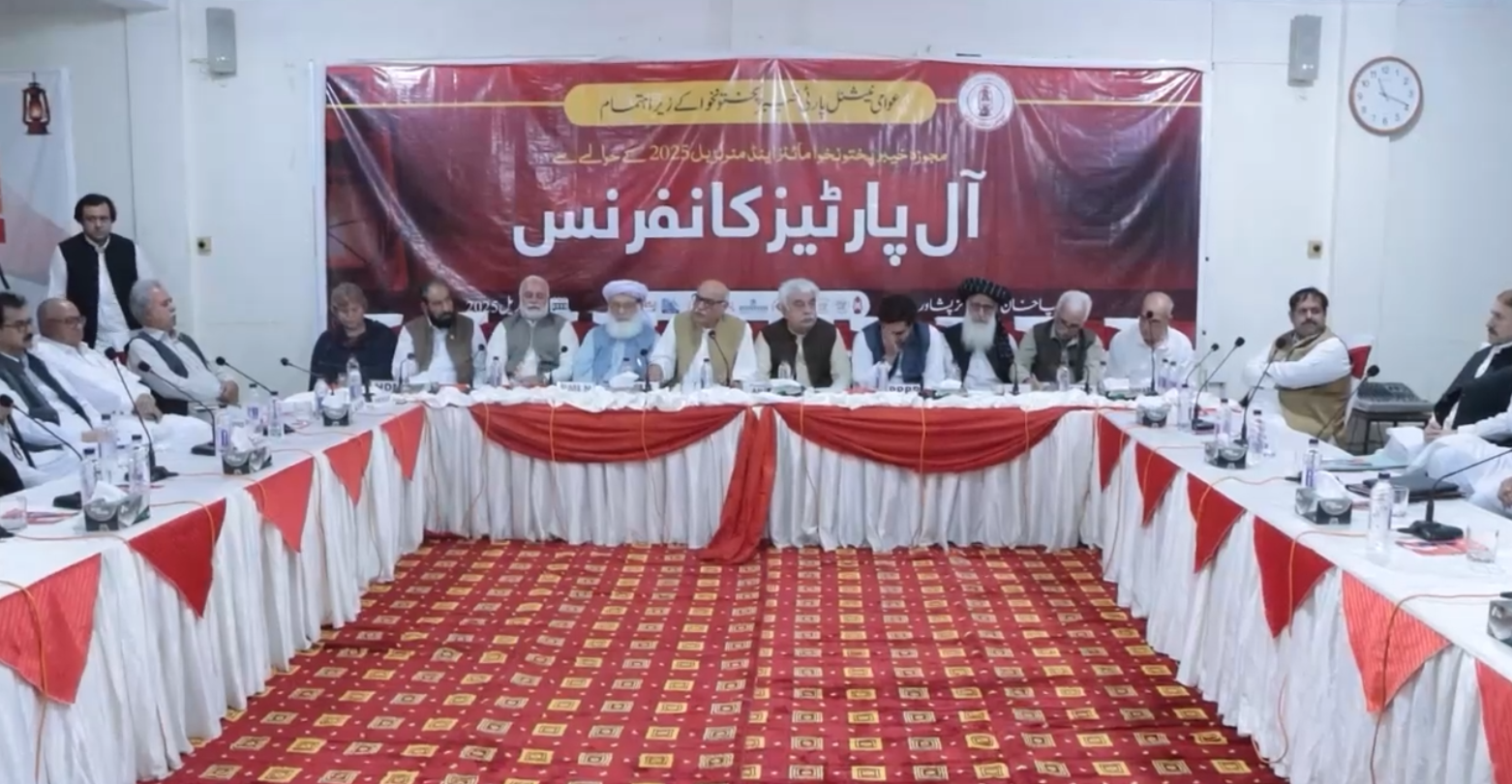 د کانونو نوي قانون مخالفت؛ د پښتونخوا ګوندونو پر پوځ غږ وکړ چې له سیاست او تجارت لاس واخلي