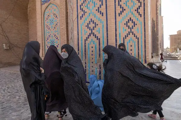جریمه برای آزادی؛ روایت زنان هراتی از بازداشت طالبان