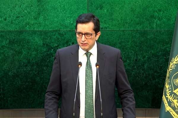 پاکستان: د سوداګریزو لارو پرانیستلو ته چمتو یو، خو طالبان باید د وسلهوالو ډلو مخه ونیسي