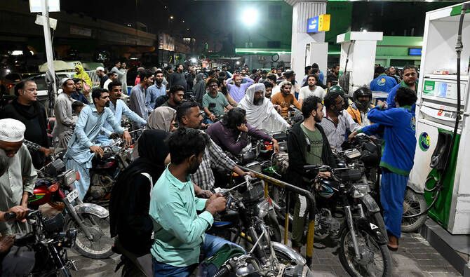 په پاکستان کې د تېلو بيې یو ځل بيا لوړې کړای شوې