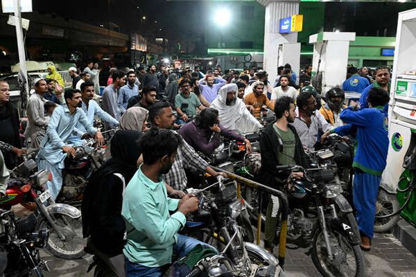 په پاکستان کې د تېلو بيې یو ځل بيا لوړې کړای شوې