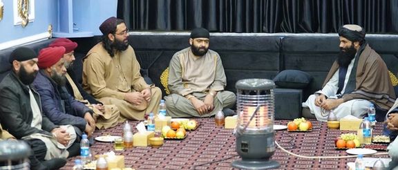 سراج الدین حقاني د افغانستان د هندوانو او سکانو له استازو سره وکتل