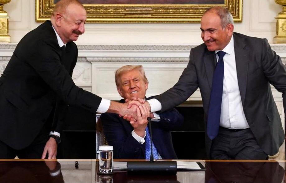 ټرمپ: اذربایجان او ارمنستان د سولې تړون لاسلیک کړ او د جګړې پر ځای به سوداګري لومړیتوب وي