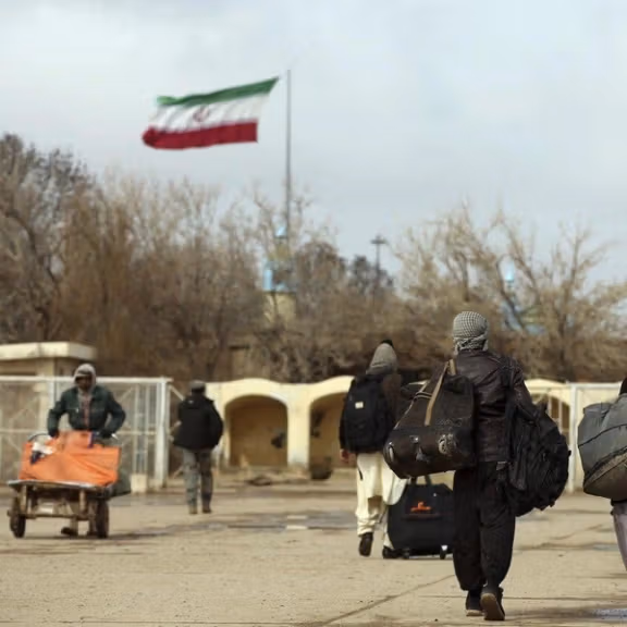 ایران نزدیک به 'دو میلیون' افغان را از طریق مرز اسلامقلعه اخراج کرده است