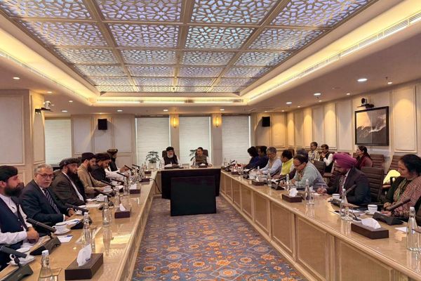 د طالبانو او هند د سوداګرۍ وزیرانو د دوه اړخیزې سوداګرۍ د ودې فرصتونو پر اړتیا خبرې وکړې