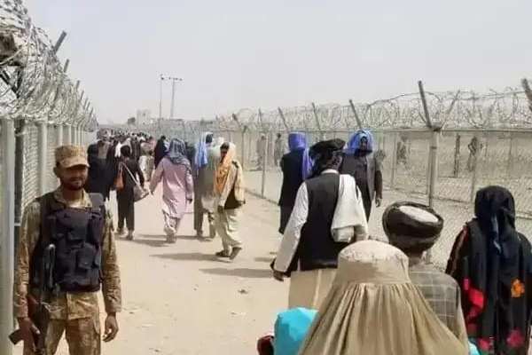 Over 4,000 Afghan Migrants Return From Pakistan & Iran