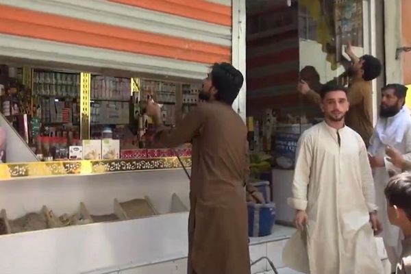 د طالبانو روغتیا وزارت په ننګرهار کې د یوناني درملو یوشمېر هټۍ وتړلې