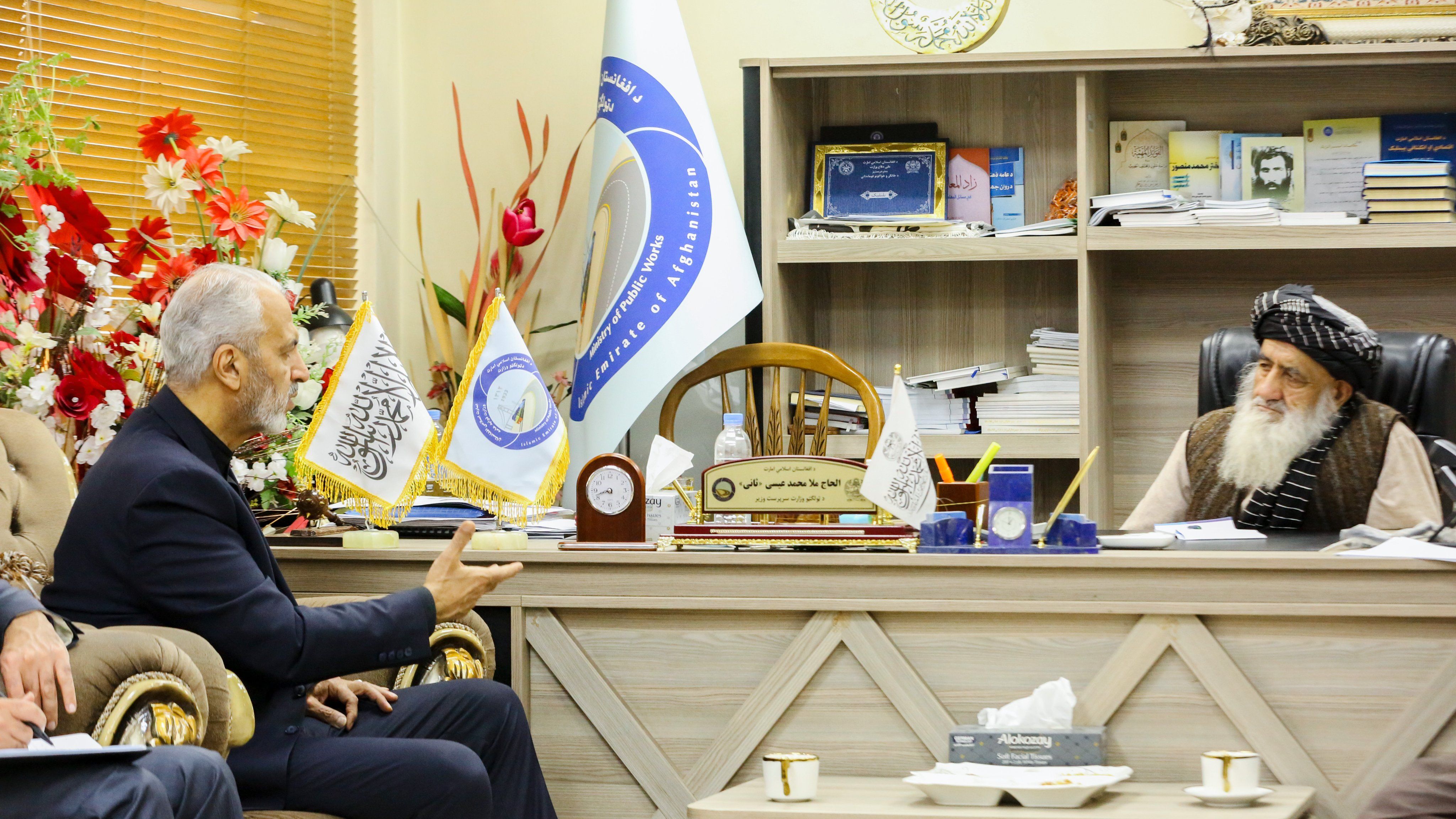 د طالبانو د ټولګټو وزیر د ایران له سفیر سره پر سوداګرۍ او رېل پټلۍ غږېدلی