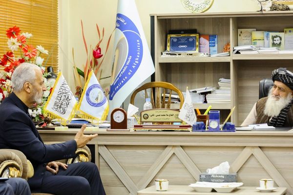 د طالبانو د ټولګټو وزیر د ایران له سفیر سره پر سوداګرۍ او رېل پټلۍ غږېدلی