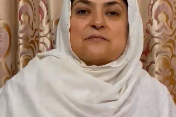 پښتنه سیاستواله: د افغان مېرمنو او نجونو پر ضد بنديزونه د بنسټيزو حقونو سرغړونه ده