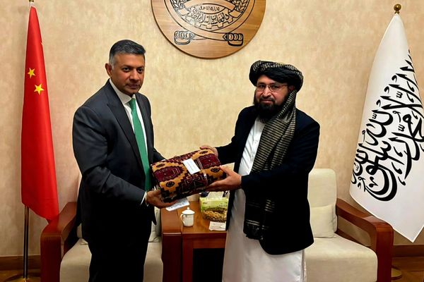 په چین کې د هند سفیر د طالبانو له سفیر سره پر دوه اړخیزو اړیکو غږېدلی