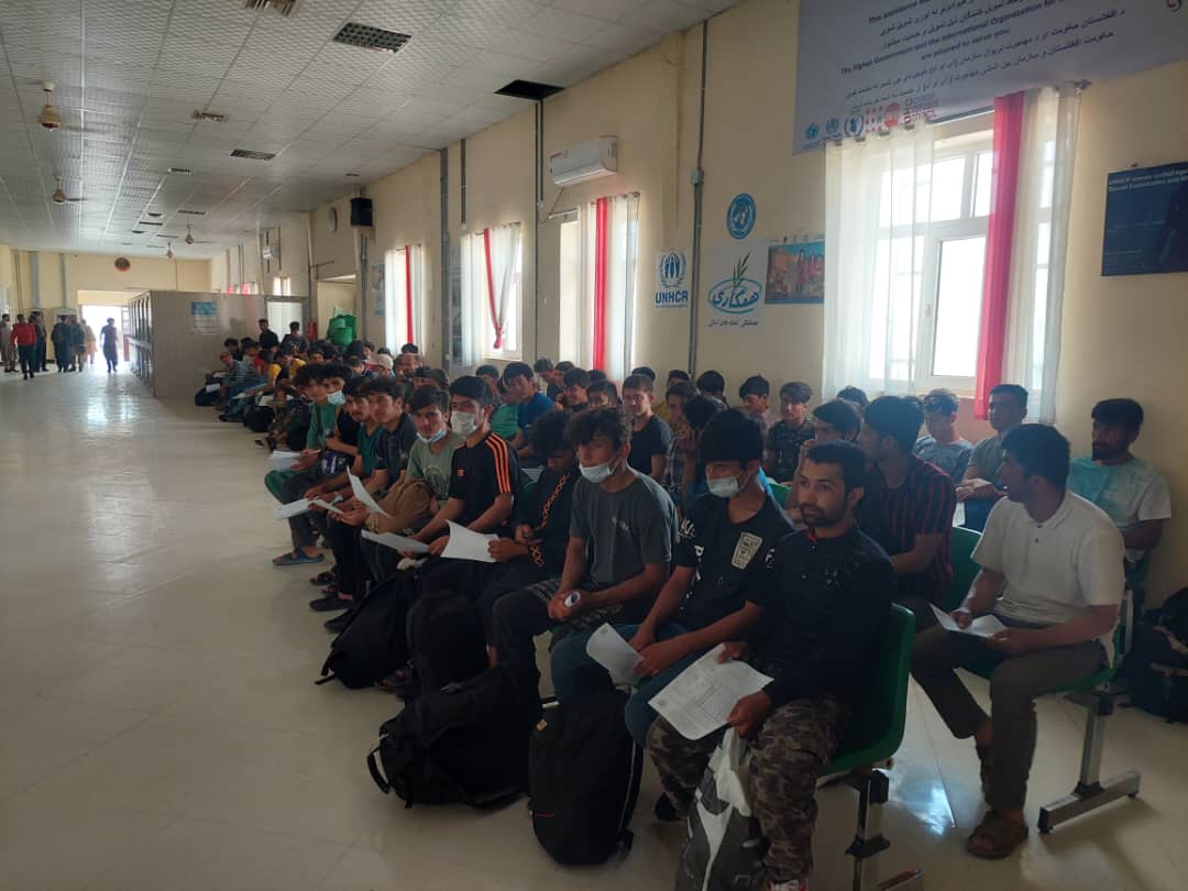 طالبان: بیش از دو هزار مهاجر از ایران به افغانستان بازگشتند