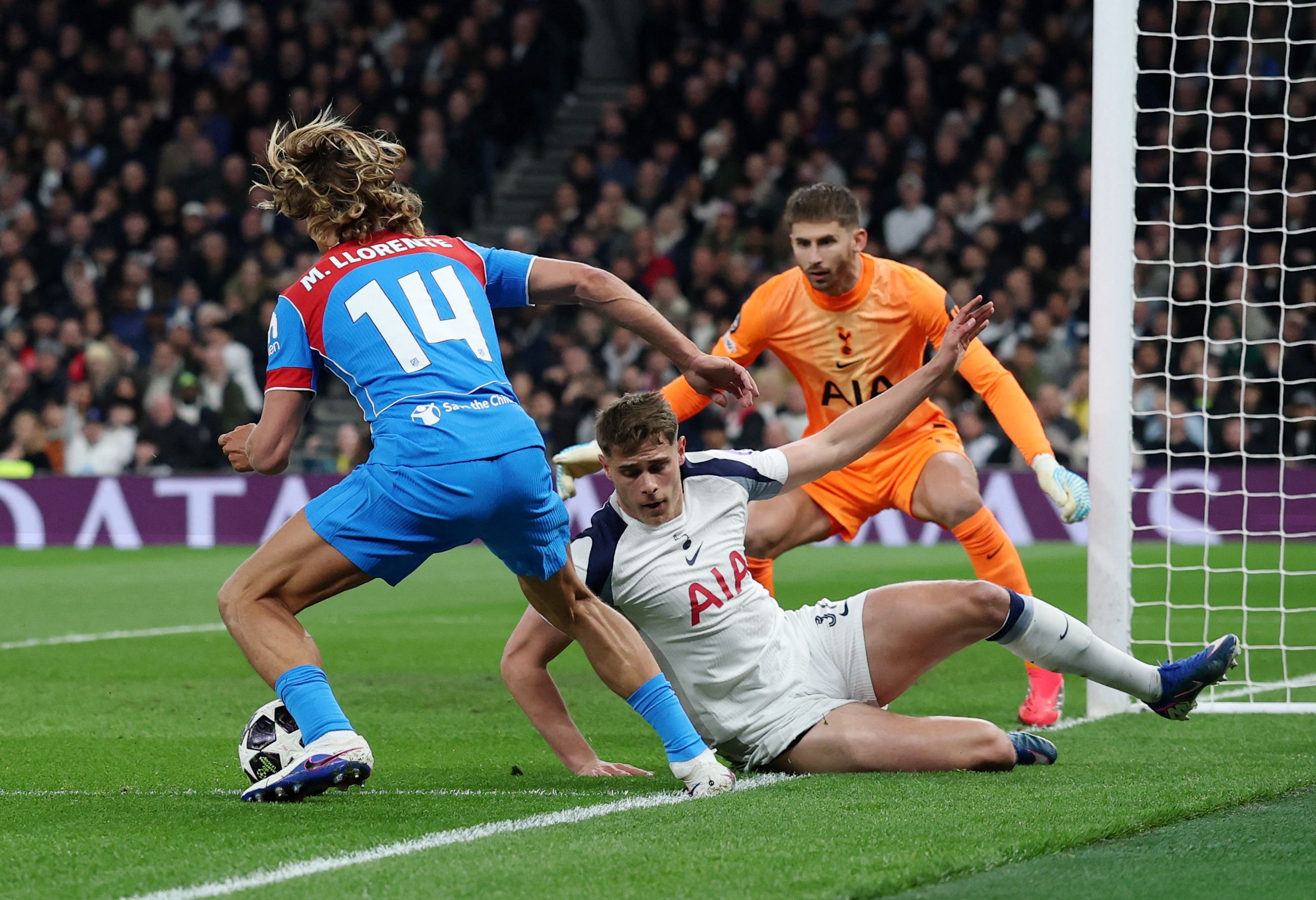 اتلتیکو مادرید با وجود شکست مقابل تاتنهام، به یک‌چهارم نهایی لیگ قهرمانان صعود کرد