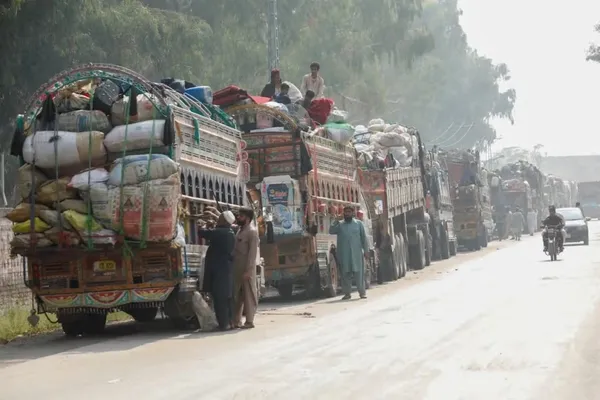 Pakistan Deports Over 5,000 Afghan Migrants In One Day