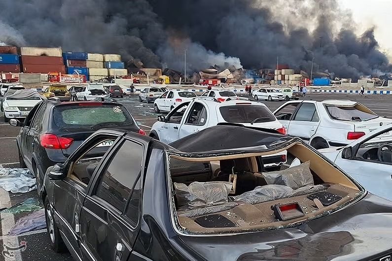 روز چهارم آتش‌سوزی بندر رجایی؛ خاموشی کامل آتش تا ۲۰ روز طول می‌کشد