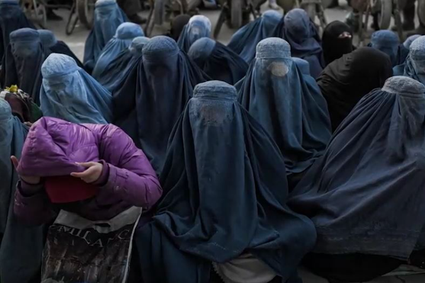 د بيبيسي خبریاله: افغان ښځې یوازې له لرې د پارکونو ننداره کوي