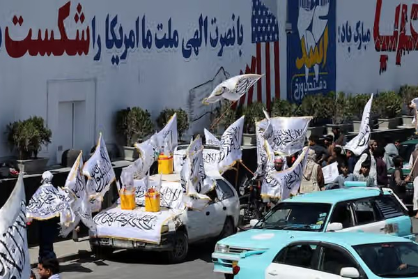شهود عيان: عناصر طالبان القادمين من قندهار اعتدوا جسدياً على شبان خلال احتفالات في كابل