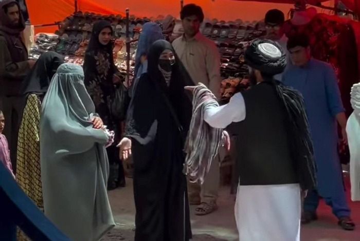 امر به معروف طالبان بازرسی خشونت‌‌بار پوشش زنان هراتی را از سر گرفت