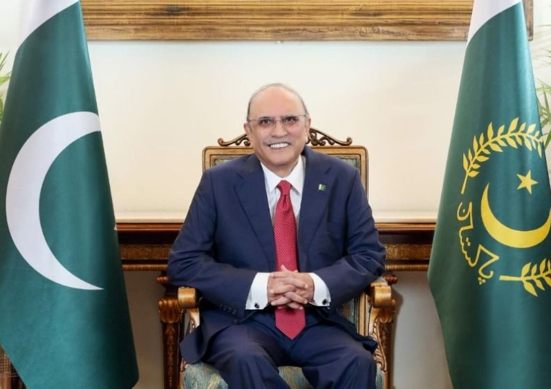 زرداري په خیبر پښتونخوا کې د بېړني حالت او د والي د مستقیمې ادارې سند لاسلیک کړ