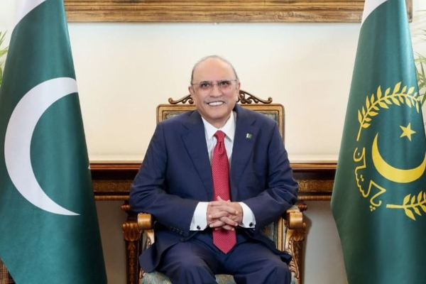 زرداري په خیبر پښتونخوا کې د بېړني حالت او د والي د مستقیمې ادارې سند لاسلیک کړ