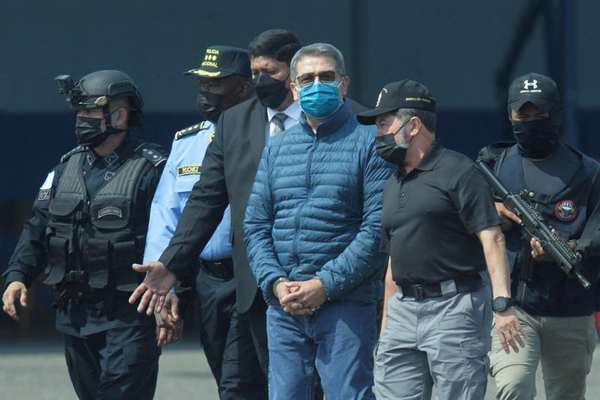 د هندوراس پخوانی ولسمشر د ټرمپ له عفوې وروسته له زندان نه خوشی شوی