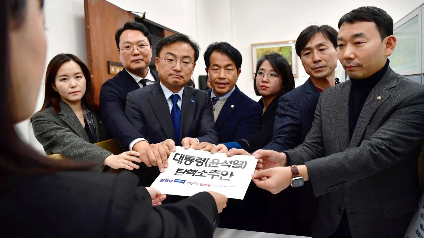 احزاب مخالف رئیس‌جمهور کوریای جنوبی را استیضاح می‌کنند