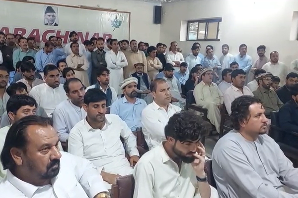 د کورمې په زرګونو «اهل تشيع» وګړي له متحده عرب اماراتو څخه جبري ايستل شوي