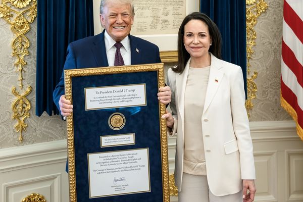 رهبر مخالفان ونزوئلا جایزه صلح نوبل خود را به ترامپ اهدا کرد