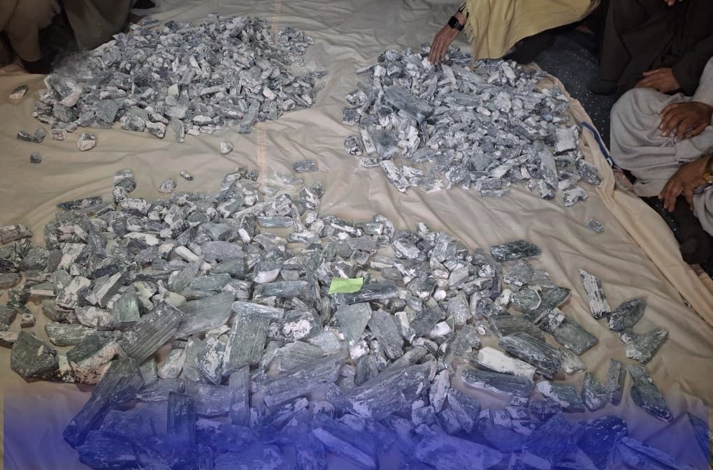 طالبانو د ۱۱۱ میلیونه افغانیو په ارزښت د نورستان ګران بیه او نیمه ګران بیه ډبرې پلورلي دي