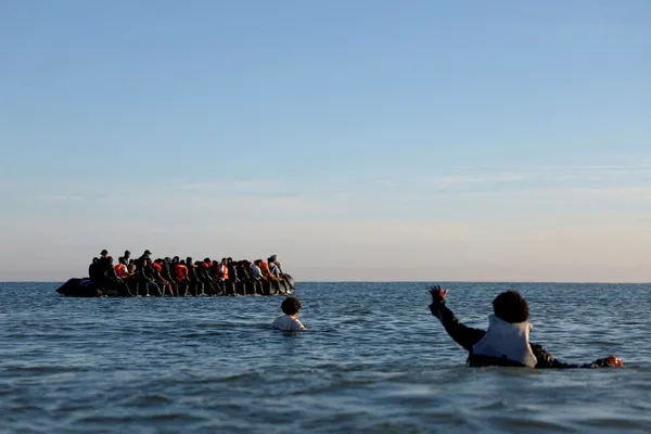 بریتانیا و فرانسه بار دیگر برای جلوگیری از عبور مهاجران قرارداد امضا کردند