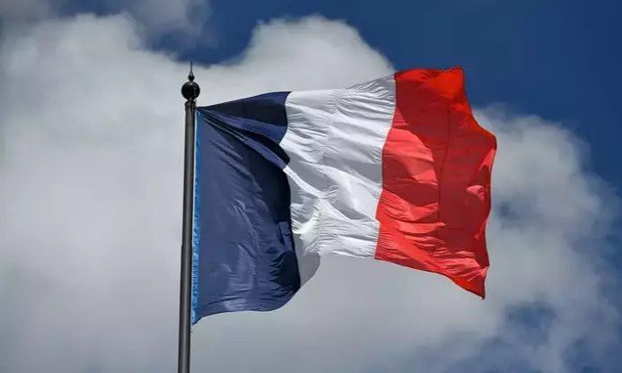 فرانسې افغانستان ته د ۴۲ ټنه خوراکي او طبي مرستو چوپه لېږلې ده 