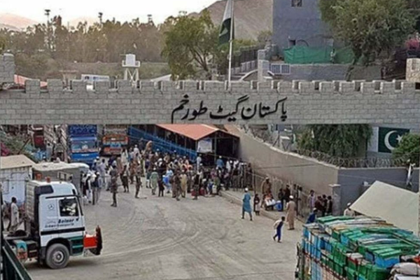 طالبان وباكستان يبحثان إعادة فتح معبر طورخم