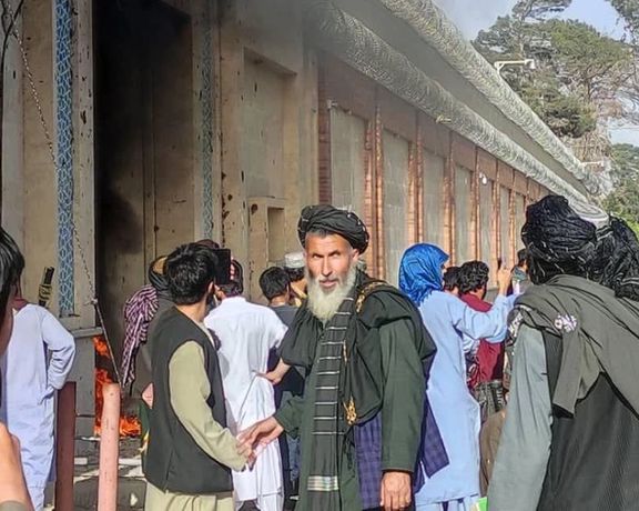 معترضان در هرات درب کنسولگری ایران را به آتش کشیدند