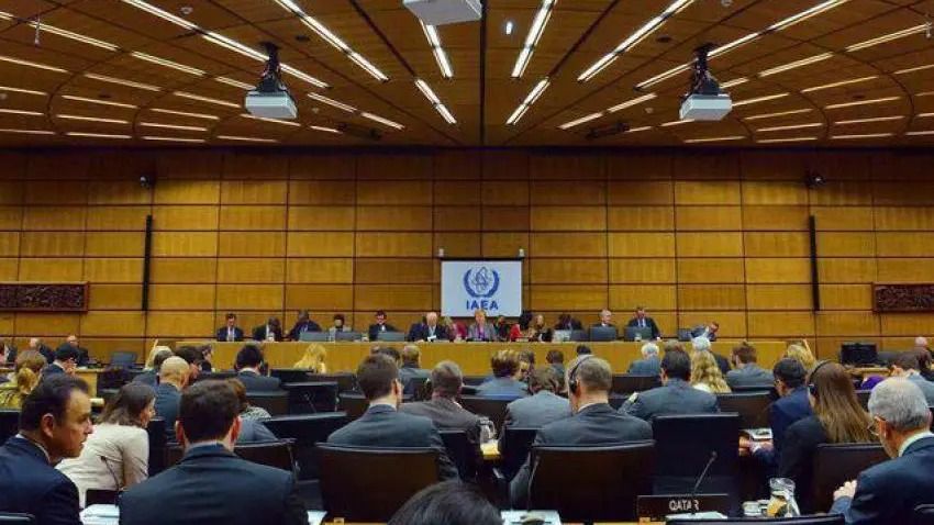  قطعنامه پیشنهادی آلمان، بریتانیا و فرانسه با ۱۹ رای موافق، ۱۲ رای ممتنع و تنها ۳ رای مخالف تصویب شد