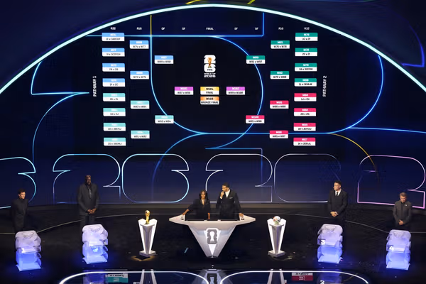 قرعهکشی جام جهانی ۲۰۲۶ با ادای احترام به خاطره جام ایتالیا ١٩٩٠ آغاز شد