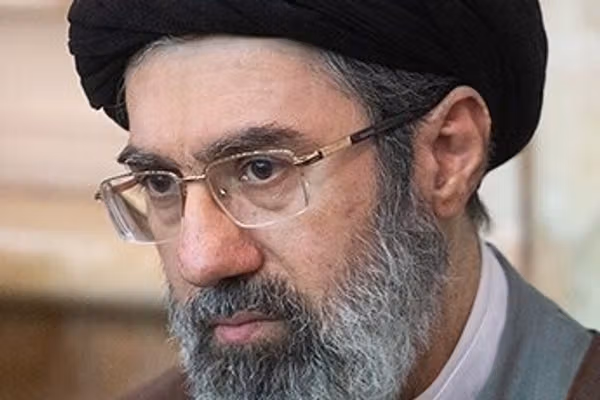 سياېناېن: مجتبی خامنهای د سختو سوځېدنو له امله په انزوا کې تر درملنې لاندې دی
