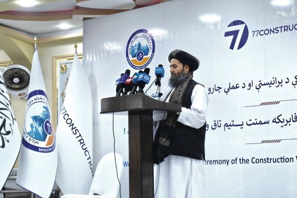 ملابرادر: د سیاسي او اقتصادي فضا تنګول تهدیدونه زېږوي