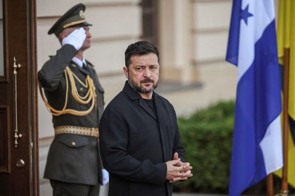 زېلېنسکي: اوکراین د روسیې له زندان څخه خپل ۱۶۰ پوځیان ازاد کړل