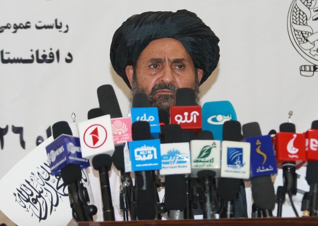 ملا برادر: افغانستان د برېښنا د تولید ګڼې سرچینې لري،‌ خو تېر کې ترې چا استفاده نه‌ده کړې