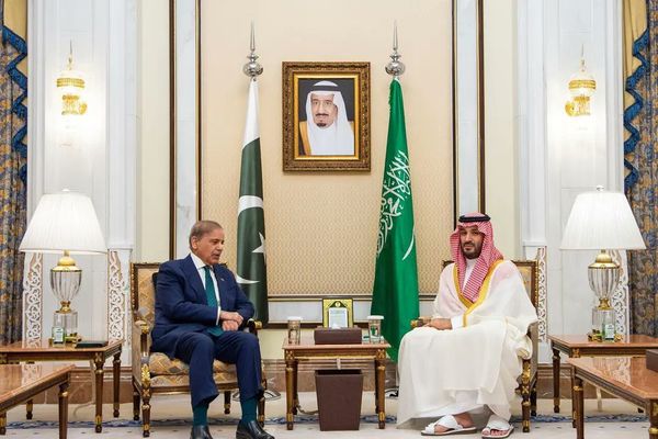 محمد بن سلمان او شهباز شریف د دوو اړخيزو اړیکو پر پياوړتيا خبرې کړي