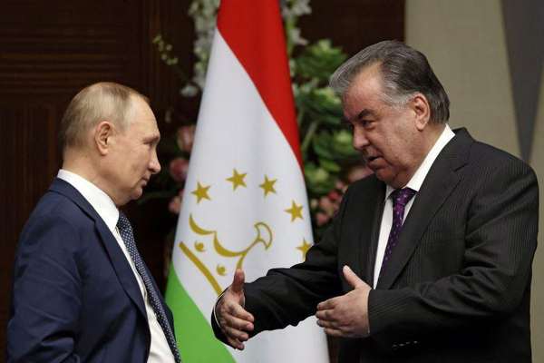 افغانستان د خبرو محور؛ پوتین تاجیکستان ته ځي