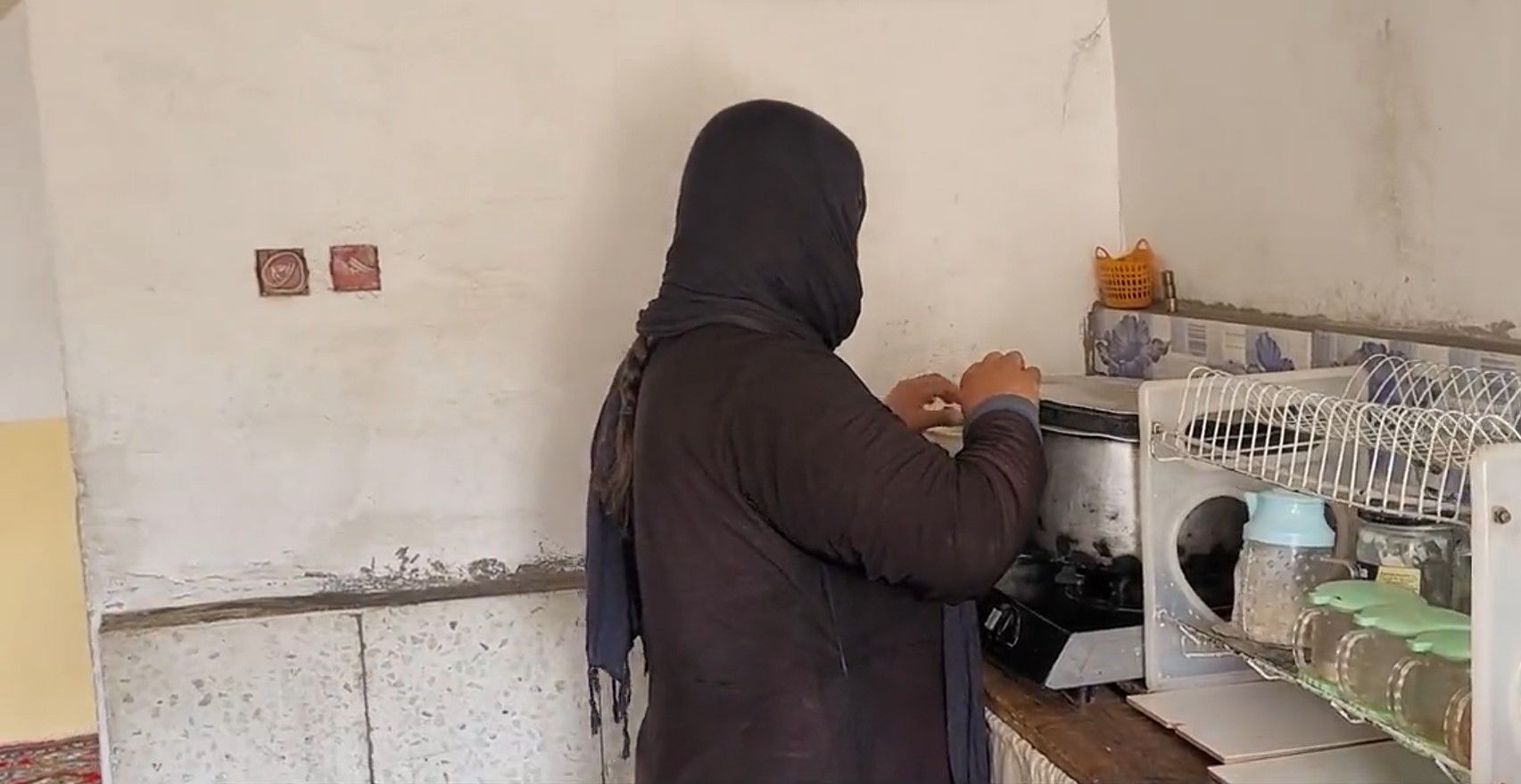 صلیب سرخ: مردم افغانستان به دلیل بیکاری نمی‌توانند نیازهای ضروری خود را تامین کنند