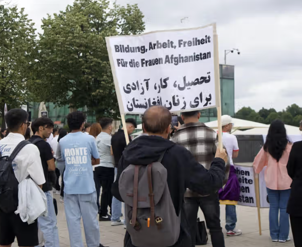 أفغان في هامبورغ يتظاهرون احتجاجاً على سياسات طالبان