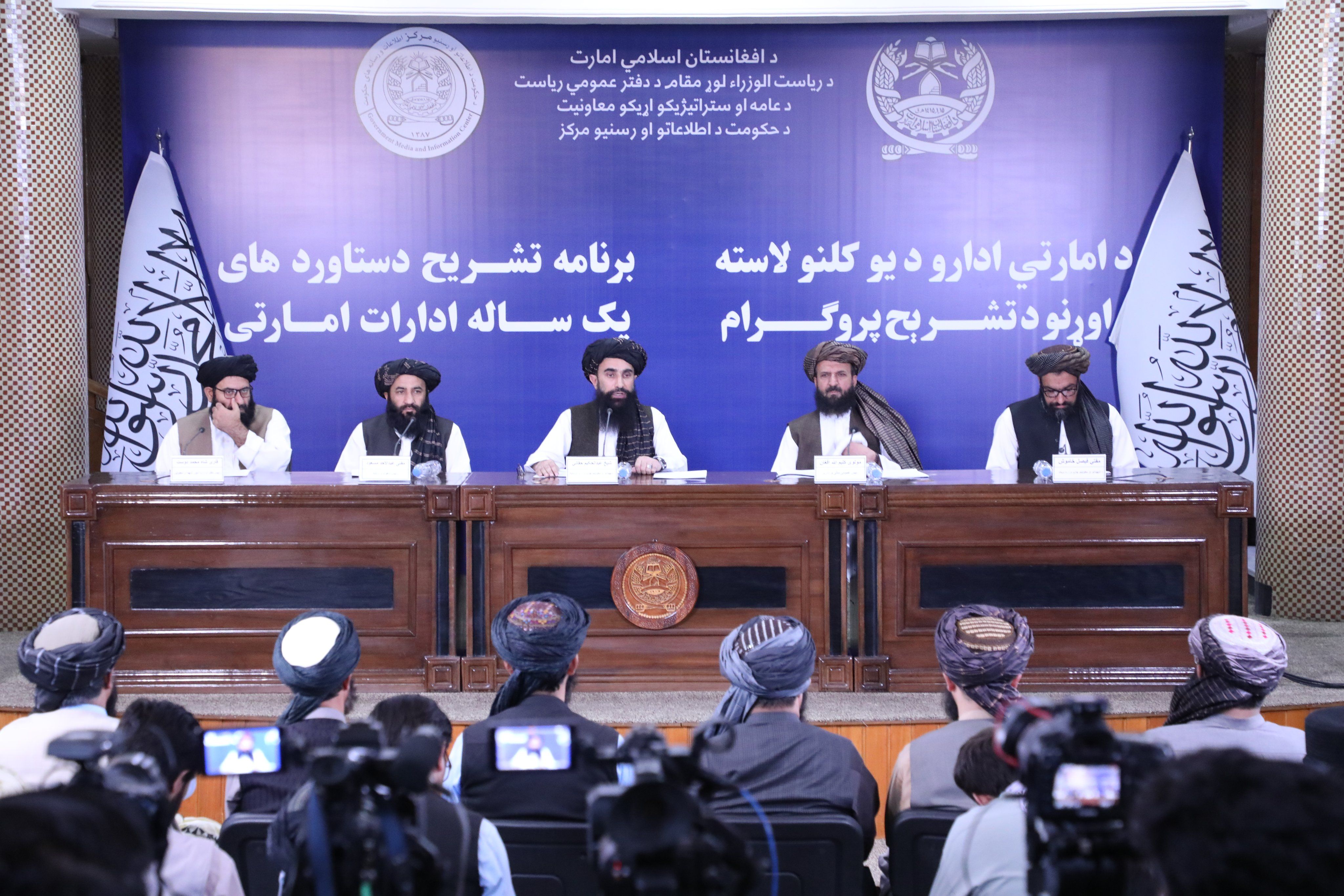 طالبان: تېر کال مو له شپږ لکه ډېرو بېوزلو کسانو ته له ۱۵ میلیاردو ډېرې افغانۍ وېشلې دي 