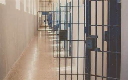 د ننګرهار په زندان کې د جمهوري نظام ۲۳۱ سرتېري او استخباراتي کارکوونکي زنداني دي