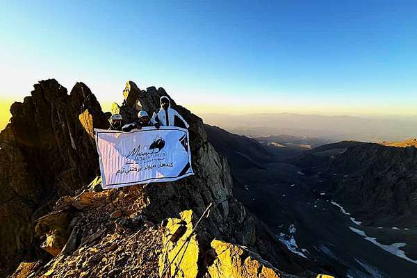 تیم کوهنوردی میوند قندهار قله ٥١٤٠ متری شاه فولادی را فتح کرد