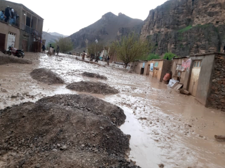 د سېلابونو له امله په غور کې درې تنه مړه او ژوبل شوي او له زرو ډېرې کورنۍ بېځایه شوې